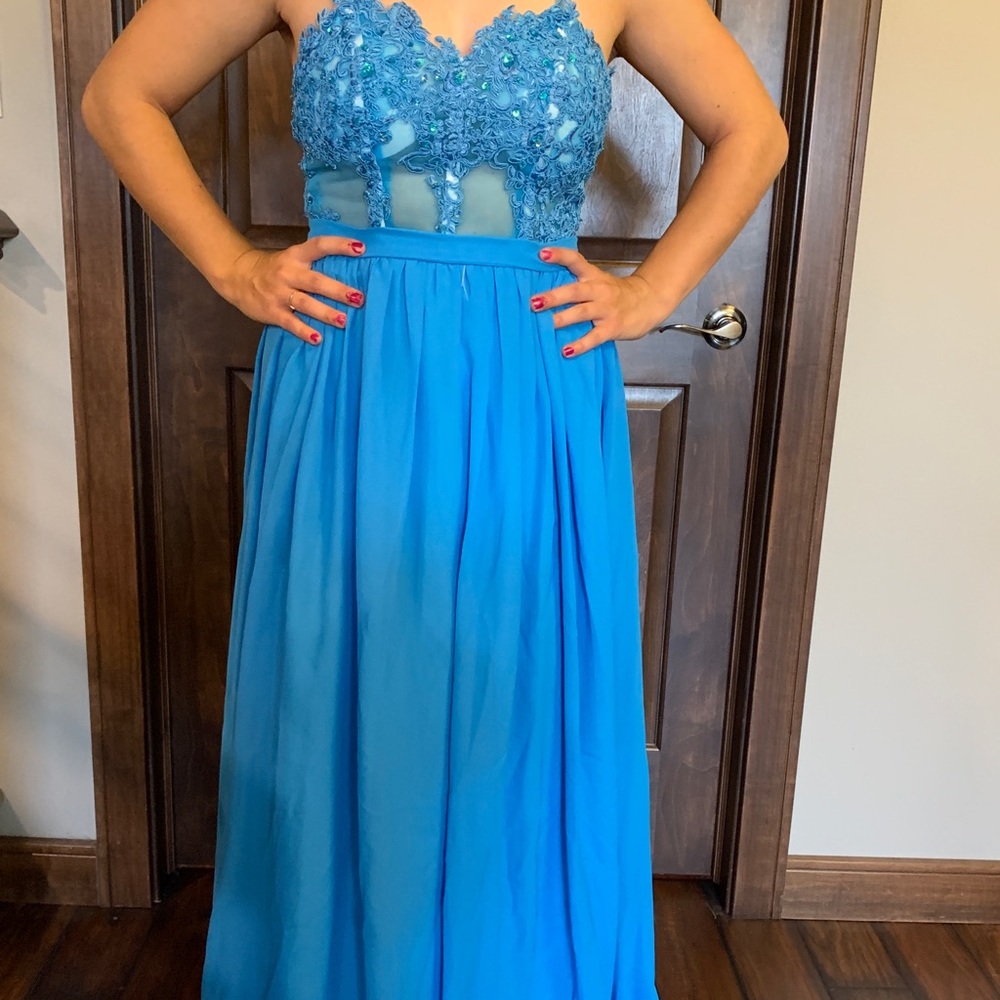 Prom/Formal Dress - Picture 1 of 3